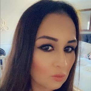 Meet your Posher, Ana